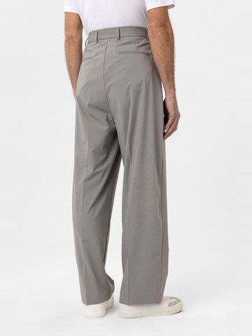 Loosefit Pantaloni con pieghe 'Claudio' di Antioch in grigio