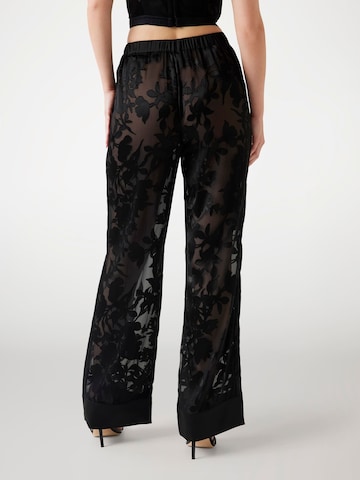 GUESS Regular Hose 'Mara' in Schwarz