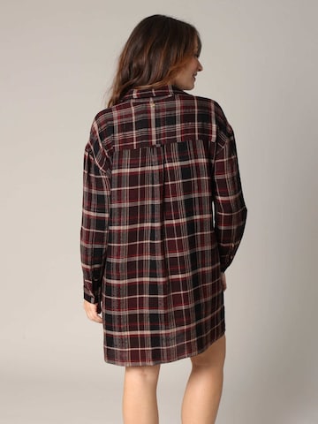 Robe-chemise 'VYANI' Deeluxe en rouge
