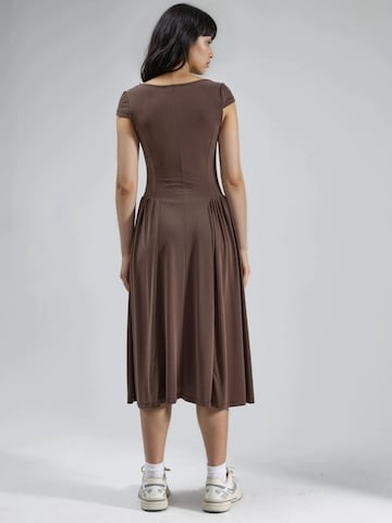 Busem - Vestido de verão em castanho