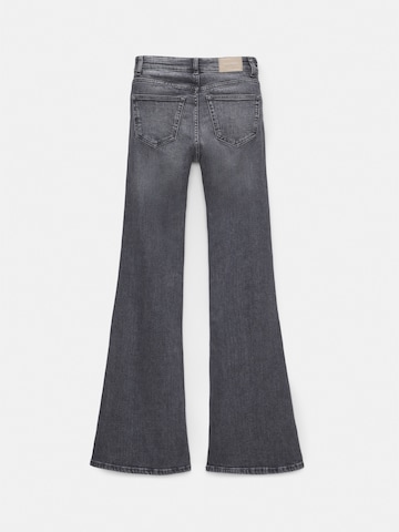 Pull&Bear Bootcut Jeans in Grau