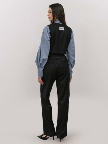 regular Pantaloni di 4TAILORS in nero