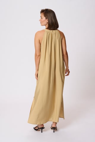 Robe 'Florence' Kaffe en beige