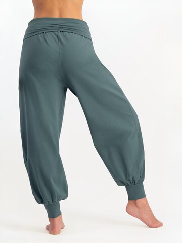 Urban Goddess Yoga & Activewear Loose fit Harem Pants 'Rhea Yoga Broek' in Green