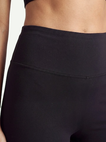 V!BE STUD!OS Skinny Leggingsit värissä musta