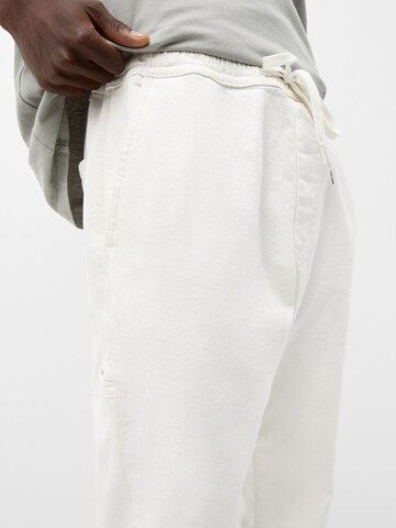 Pull&Bear Tapered Jeans in Wit