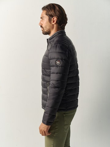 KOROSHI - Chaqueta de entretiempo en negro