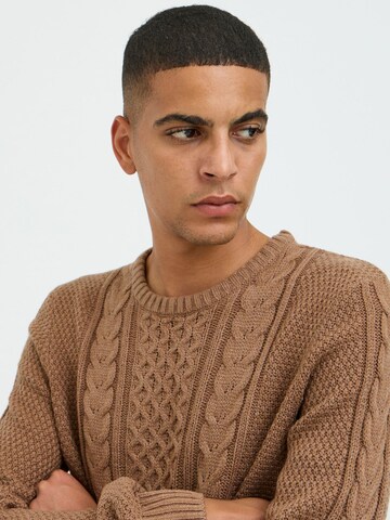 BLEND - Pullover em castanho