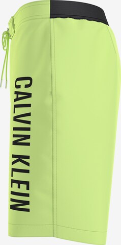 Shorts de bain Calvin Klein Swimwear en jaune