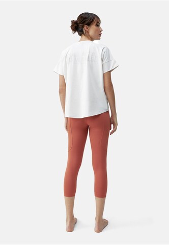 T-shirt fonctionnel 'Mayumi' Born Living Yoga en blanc : devant