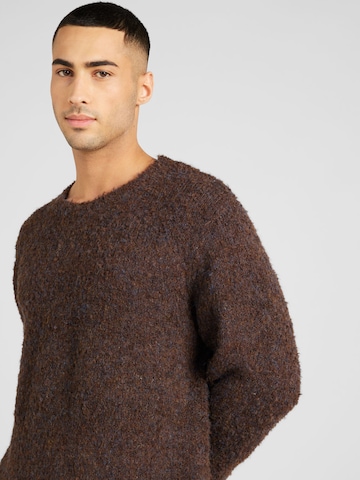 TOPMAN Sweter w kolorze brązowy