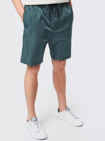 BOSS Regular Shorts in Grün: predná strana