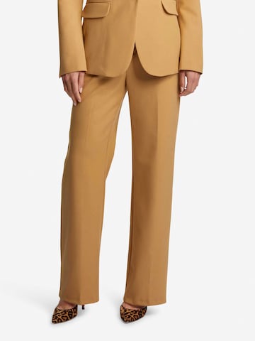 Rich & Royal Regular Trousers with creases in Beige: front