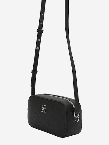 TOMMY HILFIGER - Bolso de hombro 'Emblem' en negro: frente