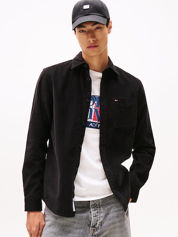Tommy Jeans Regular fit Button Up Shirt in Black: front