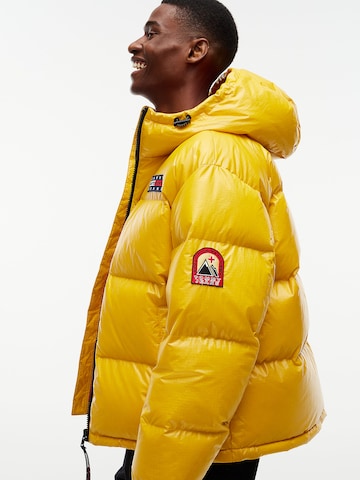 Tommy Jeans - Casaco de inverno 'Alaska' em amarelo