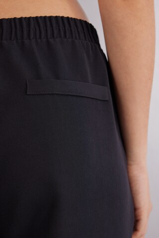 INTIMISSIMI Slimfit Hose in Schwarz
