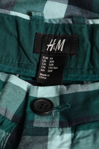 H&M Shorts 29-30 in Grün