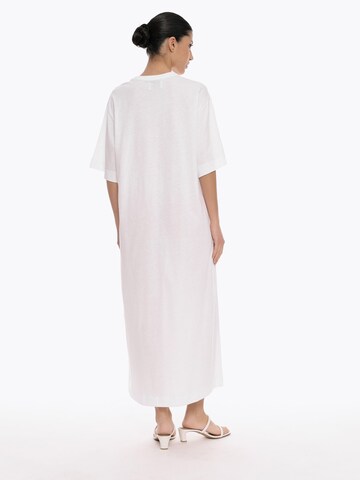 4TAILORS Mekko 'Connect Me' värissä valkoinen