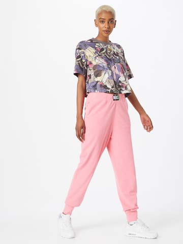 Effilé Pantalon Nike Sportswear en rose