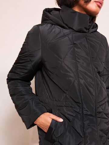 Cappotto invernale di Friends Like These in nero