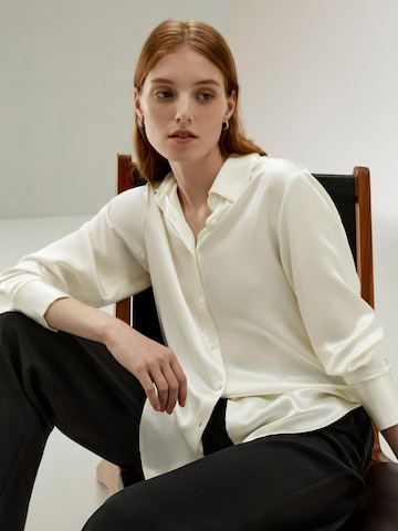Lilysilk - Blusa en blanco