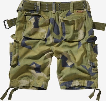 Brandit Regular Shorts 'Savage Vintage' in Grün