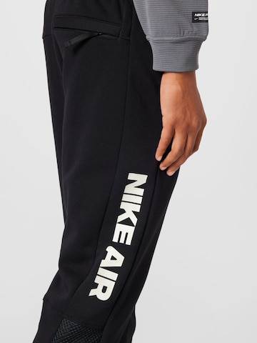 Effilé Pantalon 'Air' Nike Sportswear en noir