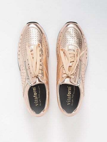 VITAFORM Sneakers in Gold