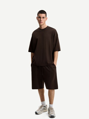 Regular Pantalon Bershka en marron