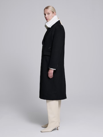 AEMMI Between-seasons coat in Black