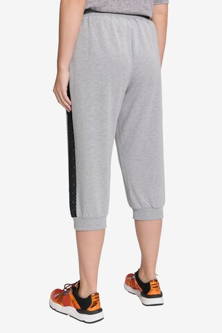 Ulla Popken Tapered Broek in Grijs