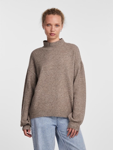PIECES Sweater 'JANICIA' in Brown: front