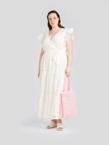 Robe 'Daniela' CITA MAASS co-created by ABOUT YOU en blanc