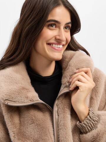 Marie Lund Tussenjas 'Isabella' in Beige
