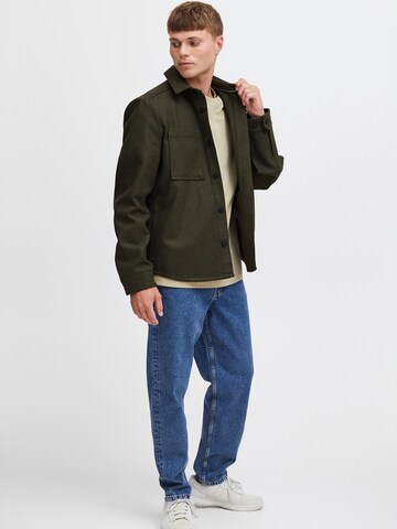 !Solid Regular fit Button Up Shirt in Green