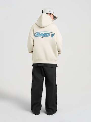 Hanorac de la AND1 pe bej