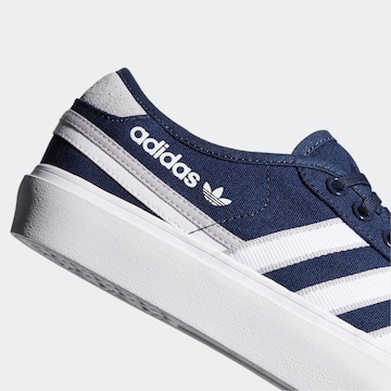 ADIDAS ORIGINALS Låg sneaker 'Delpala' i blå