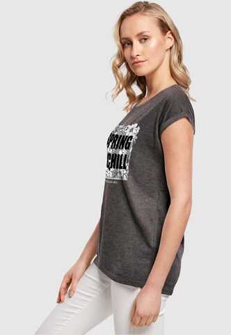 Merchcode T-Shirt 'Spring And Chill' in Grau