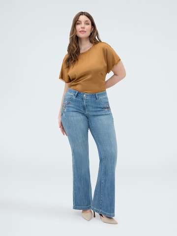 Fiorella Rubino Flared Jeans in Blue