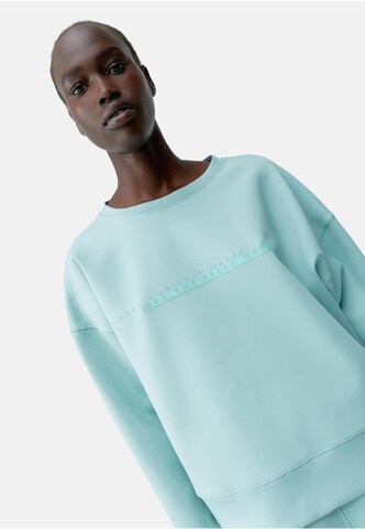 Born Living Yoga Sweatshirt 'Maia' in Blau