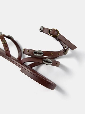 Séparateur d'orteils Pull&Bear en marron