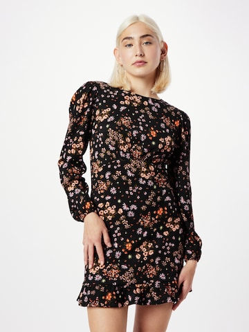 Rochie de la Dorothy Perkins pe negru: față