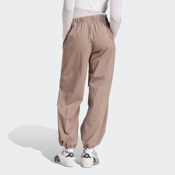 ADIDAS ORIGINALS Loosefit Broek 'Essentials' in Bruin