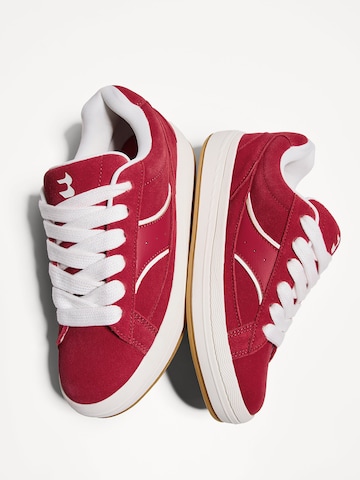Bershka Sneaker in Rot