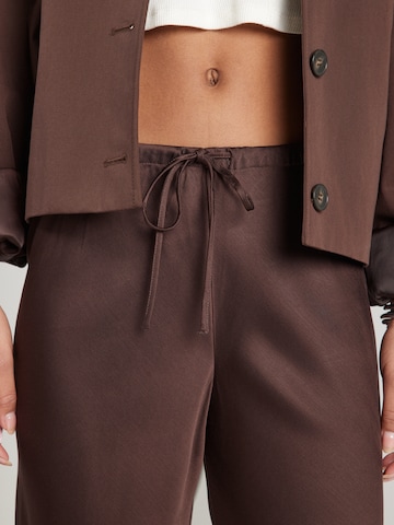 Regular Pantalon & Other Stories en marron