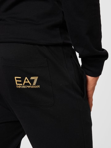 EA7 Emporio Armani Tapered Broek in Zwart