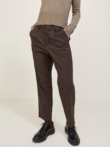 regular Pantaloni con pieghe 'CHLOE' di JJXX in lilla: frontale