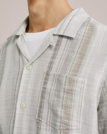 WE Fashion Regular fit Button Up Shirt in Beige