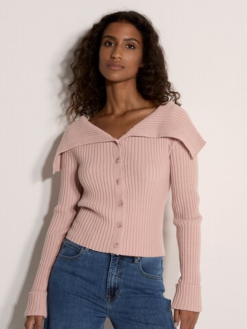 Cardigan Apricot en rose : devant